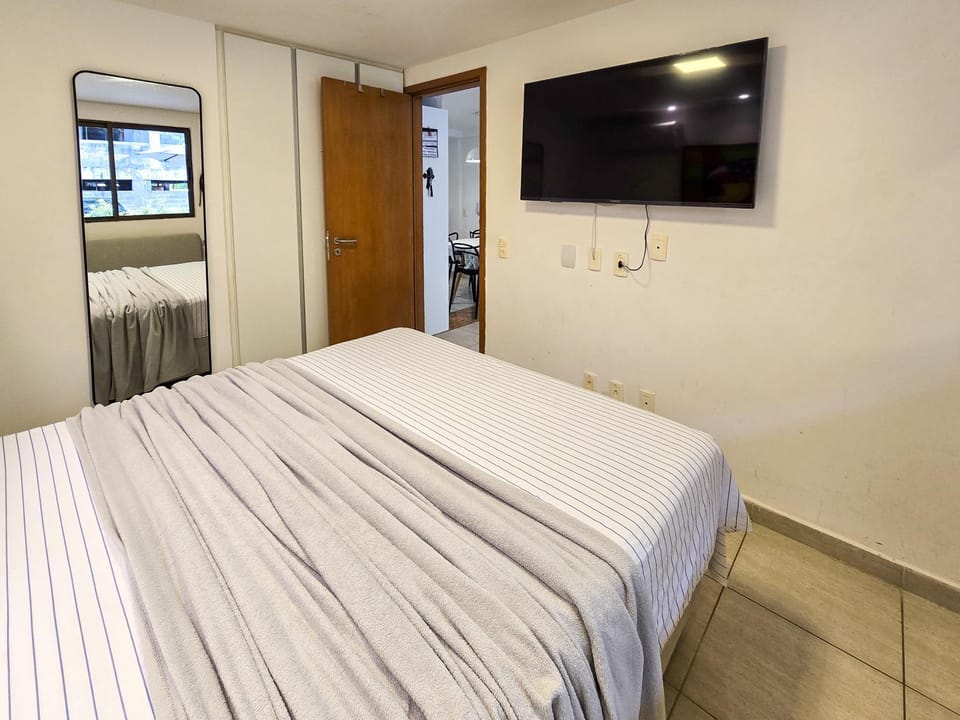 Bed, TV and multimedia, Bedroom, wardrobe