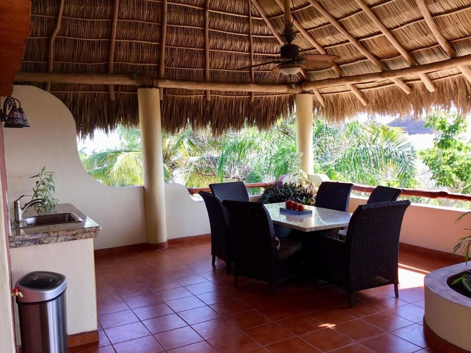 Beautiful Tropical House with Ocean VIEWS! House in Mesa Quemada
