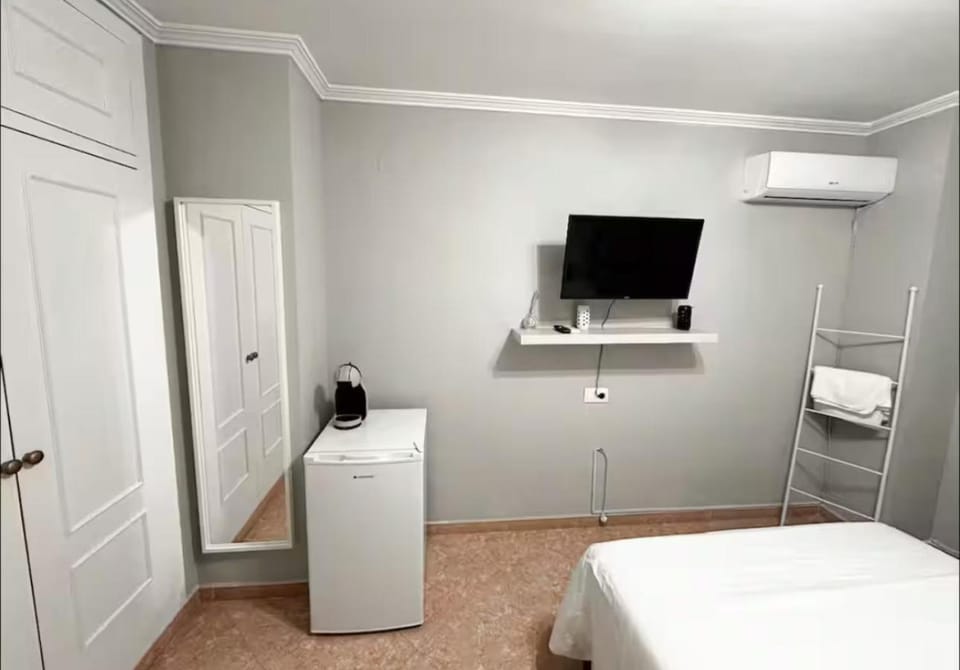 Habitación en Alicante 10 Agost Bed and Breakfast in Alicante