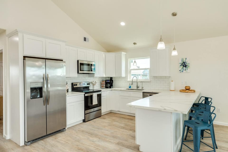 New Beach House - Bay & Beach Views House in Surfside Beach
