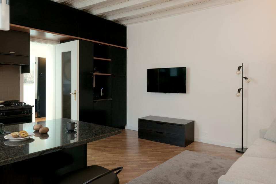 Communal lounge/ TV room, TV and multimedia, Living room, Seating area