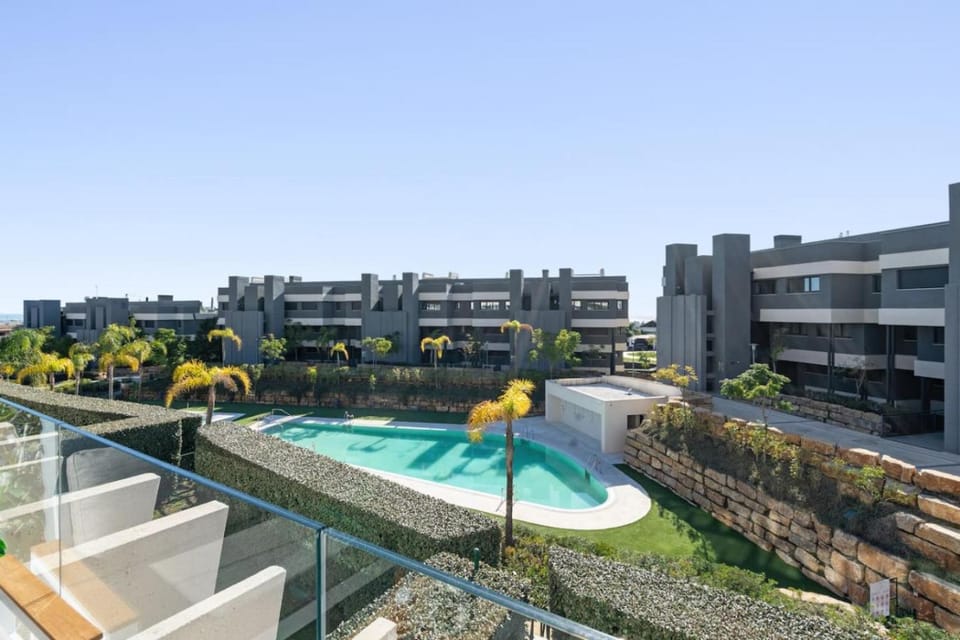 Property building, Day, Balcony/Terrace, Pool view, Swimming pool, Swimming pool