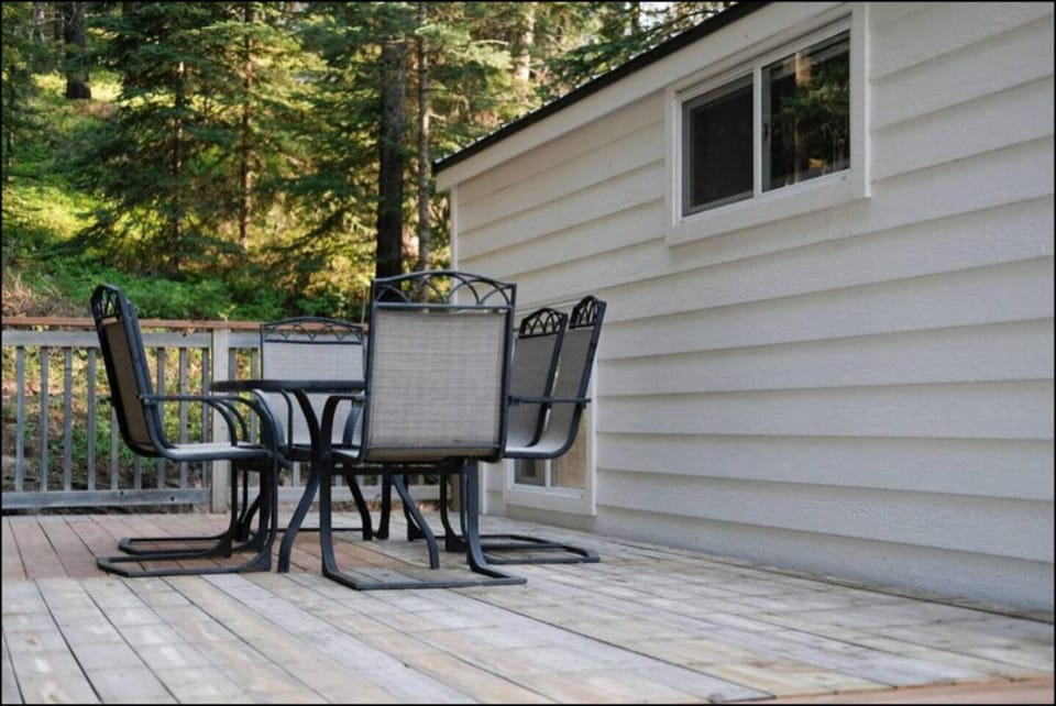 Lilys Little Lodge House in Crowsnest Pass
