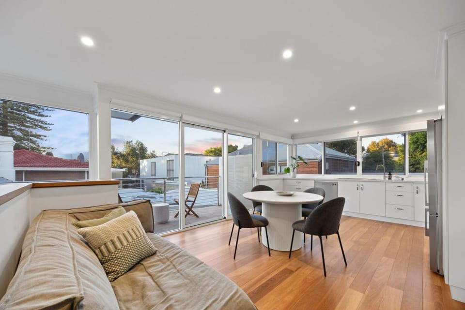 Balcony/Terrace, Kitchen or kitchenette, Living room, Dining area