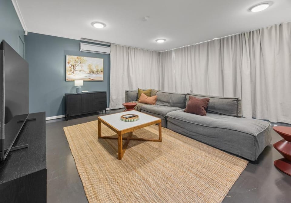 Wray House – Spacious Modern Fremantle Stay House in Perth