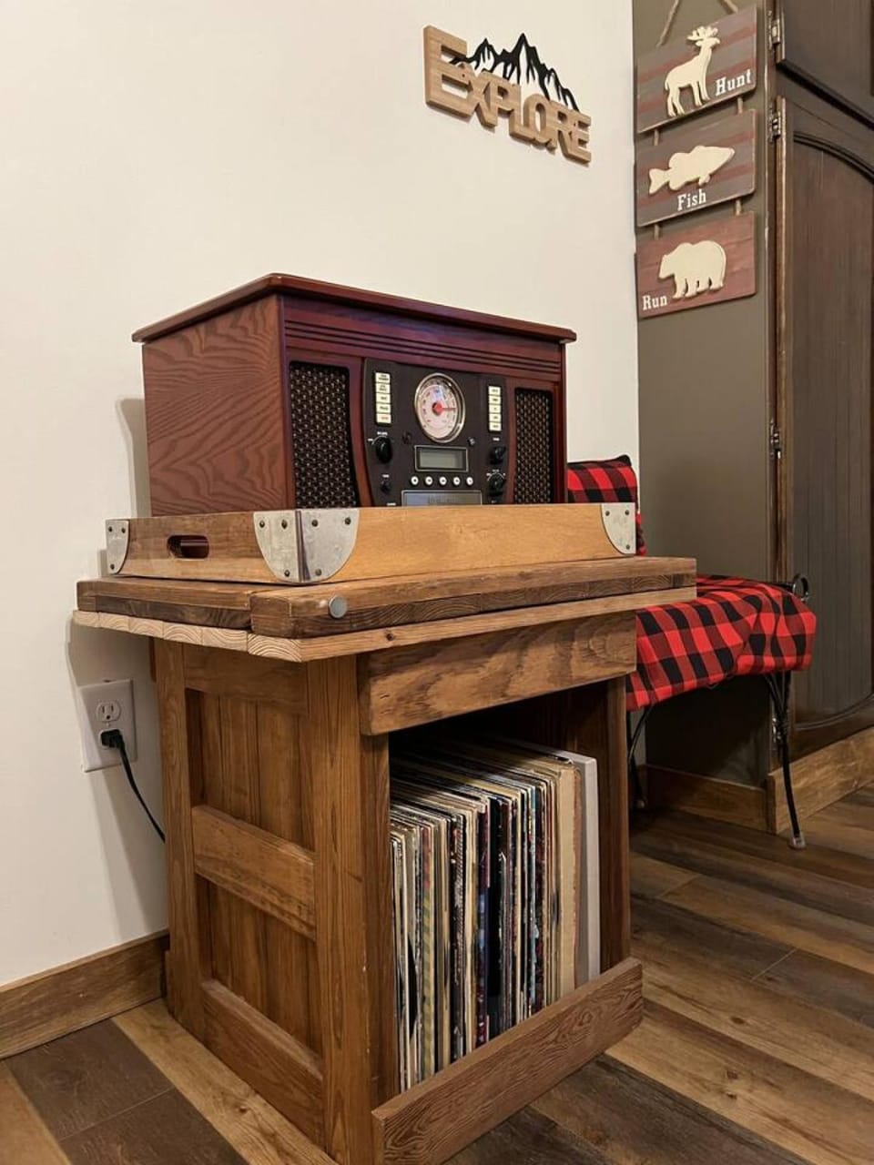 Fire Pit Fire Place King Bed Pets Completely Renovated Chalet in Hickory Run State Park