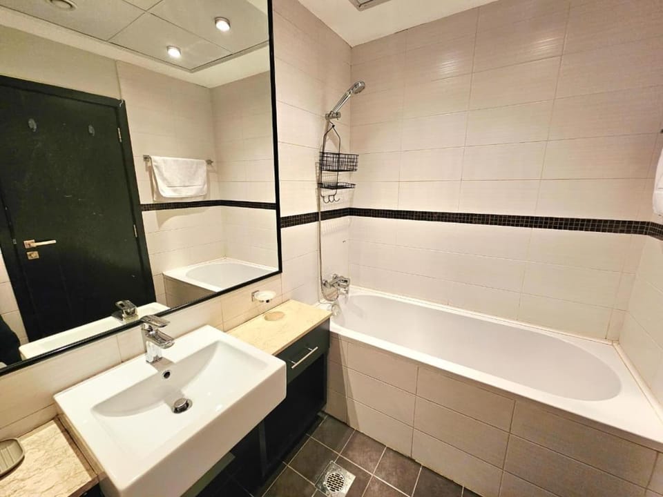 Bathroom, Bath, towels
