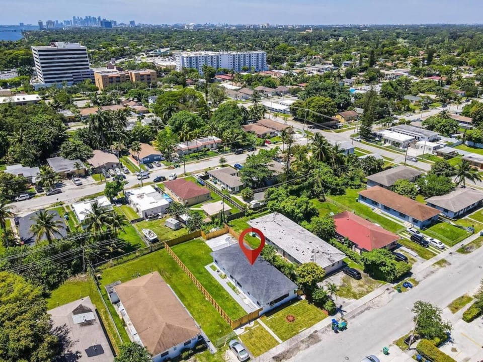 Unit 3 Cozy Studio near Biscayne Blvd with Parking in vibrant Miami Apartment in Miami Shores
