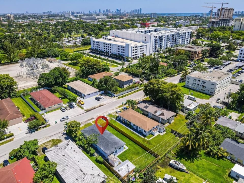 Unit 3 Cozy Studio near Biscayne Blvd with Parking in vibrant Miami Apartment in Miami Shores