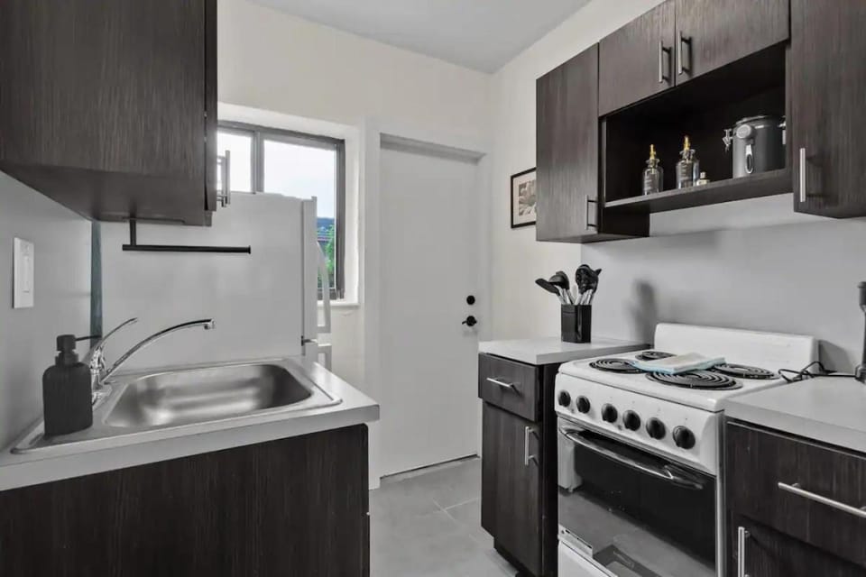 Unit 3 Cozy Studio near Biscayne Blvd with Parking in vibrant Miami Apartment in Miami Shores