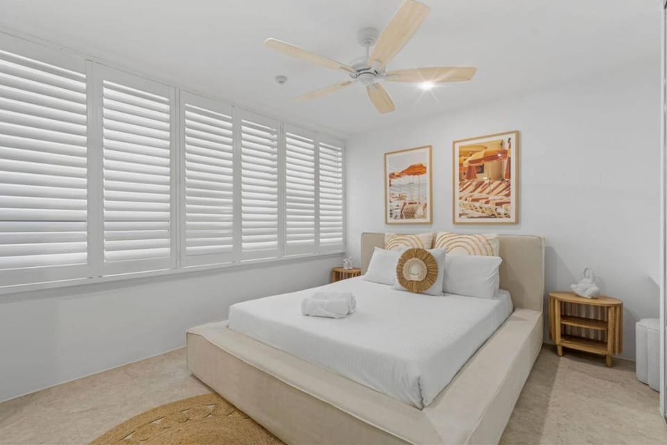 Stunning Main Beach Apartment - Ground Floor, WiFi Apartment in Surfers Paradise