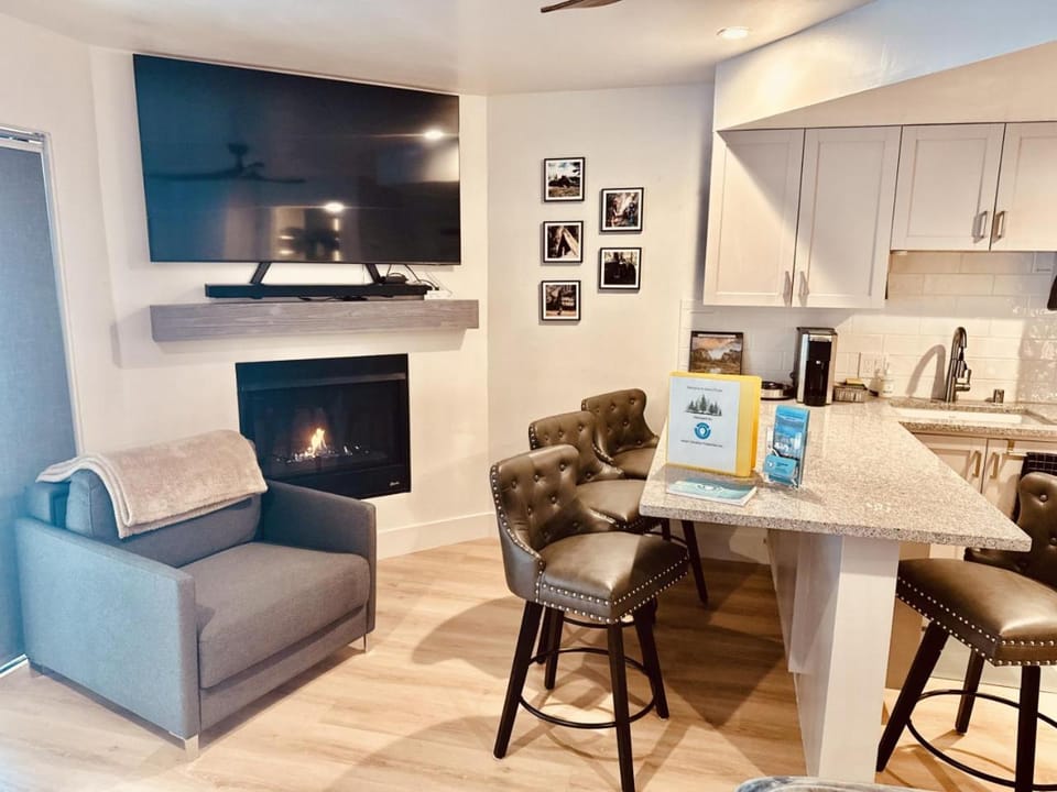 Yosemite West Retreat - Inside Yosemite - Sleeps 4 House in Tuolumne County