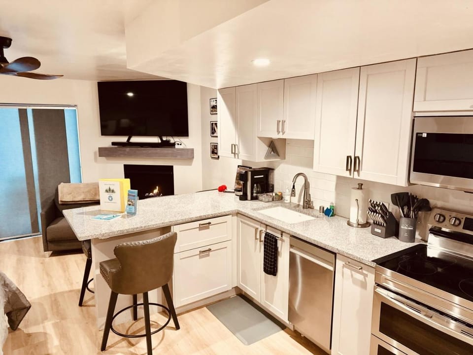 Yosemite West Retreat - Inside Yosemite - Sleeps 4 House in Tuolumne County