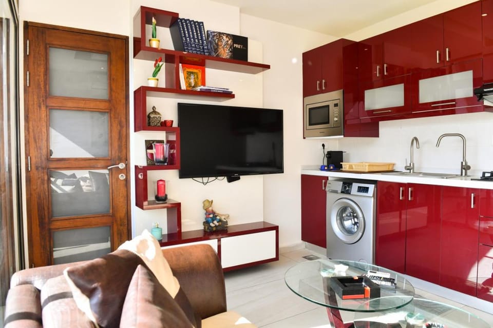 TV and multimedia, Kitchen or kitchenette, Living room, stove, washing machine