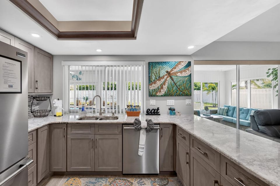 Family 3 Bedroom 2 bathroom Pool Home Pet Friendly House in Bradenton