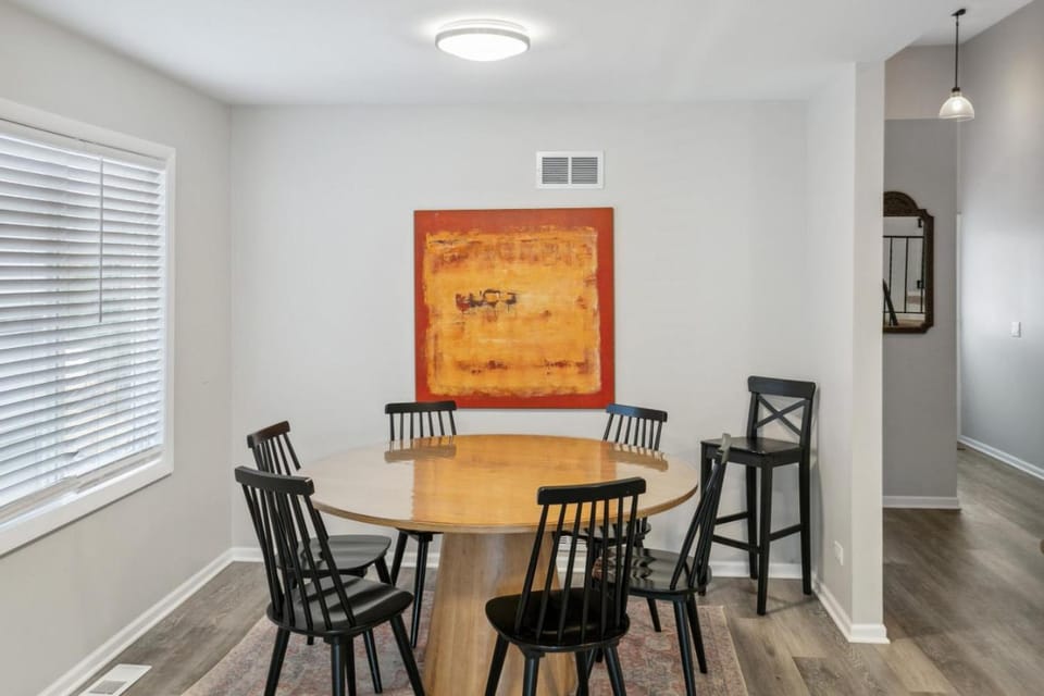 Spacious home near DT Libertyville With Rec Room House in Illinois