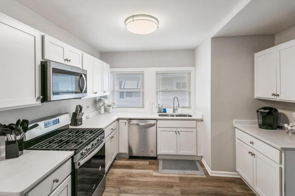 Charming Family home near Great Lakes Naval Base House in Waukegan