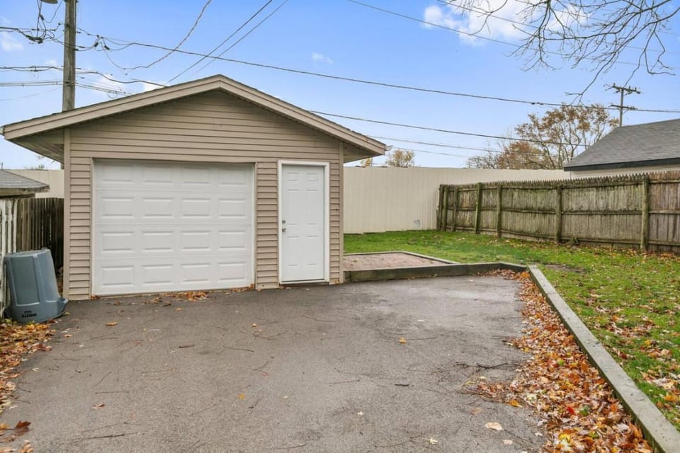 Charming Family home near Great Lakes Naval Base House in Waukegan