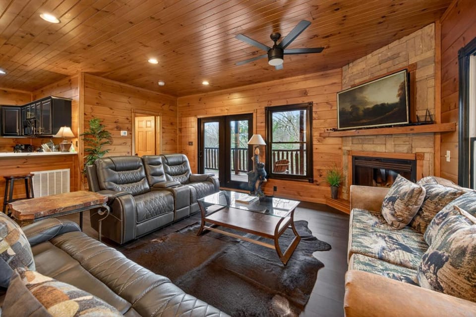 Lookout Lodge Views Hot Tub Games 4 Fireplaces House in Gatlinburg