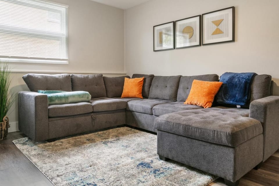Quiet and Spacious 4BR Family Home Near Naval Base House in Illinois