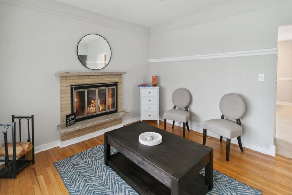 Cozy 3 bedroom in DT Libertyville Near Naval Base House in Illinois
