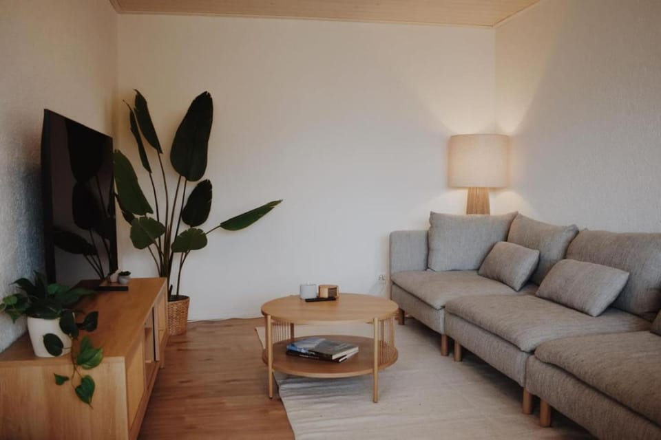 TV and multimedia, Living room, Seating area, Evening entertainment
