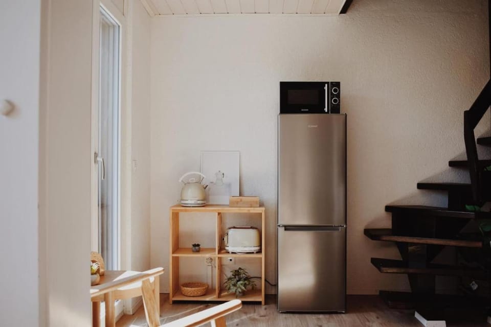 microwave, toaster, kitchen