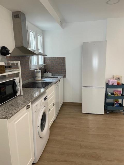 Kitchen or kitchenette, dishwasher, washing machine