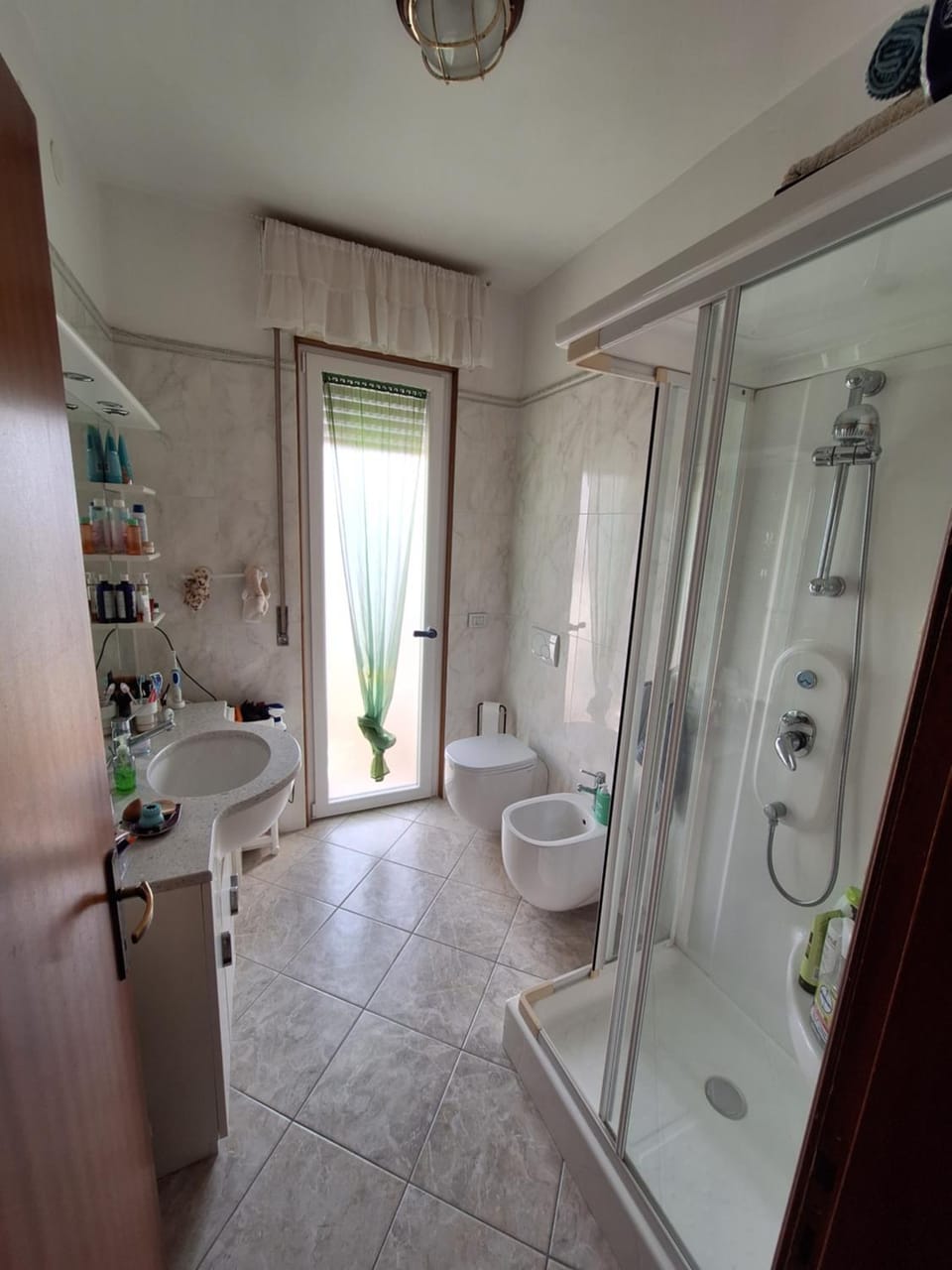 Shower, Toilet, Bathroom, bidet, towels