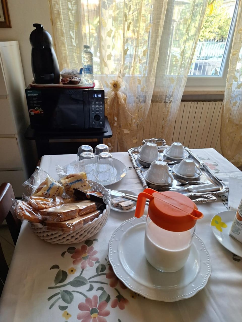Coffee/tea facilities, Food and drinks, Food, Breakfast