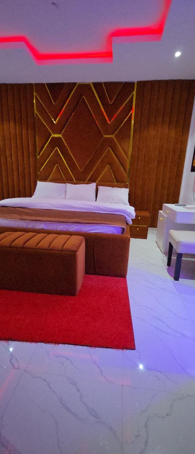 Vicnos Hotel, Suites and Apartments Hotel in Nigeria