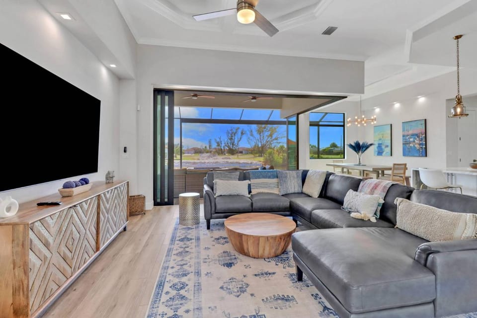 706 NW 37th PL House in Cape Coral
