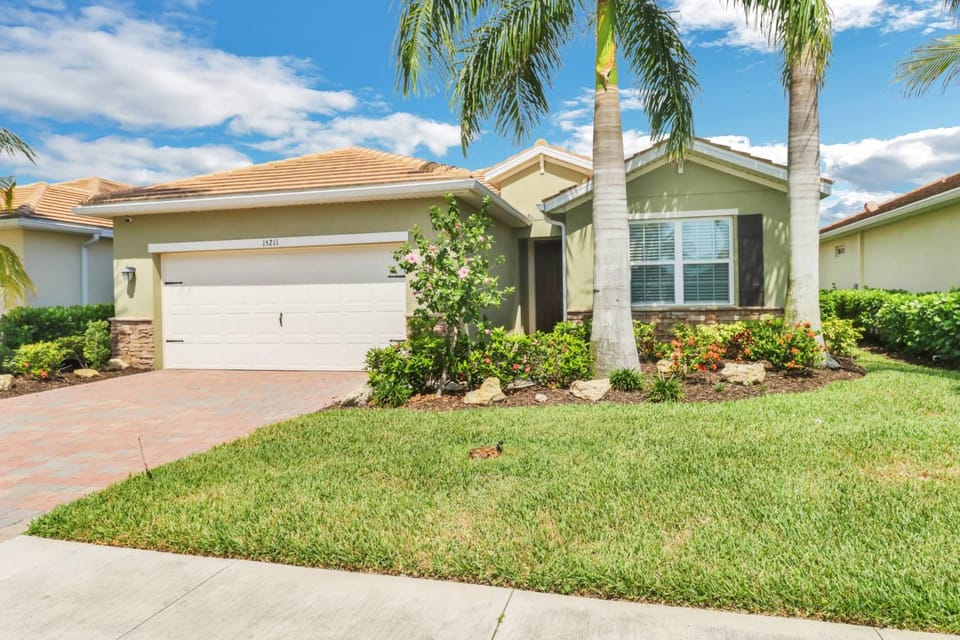 15211 Torino Ln House in Lee County