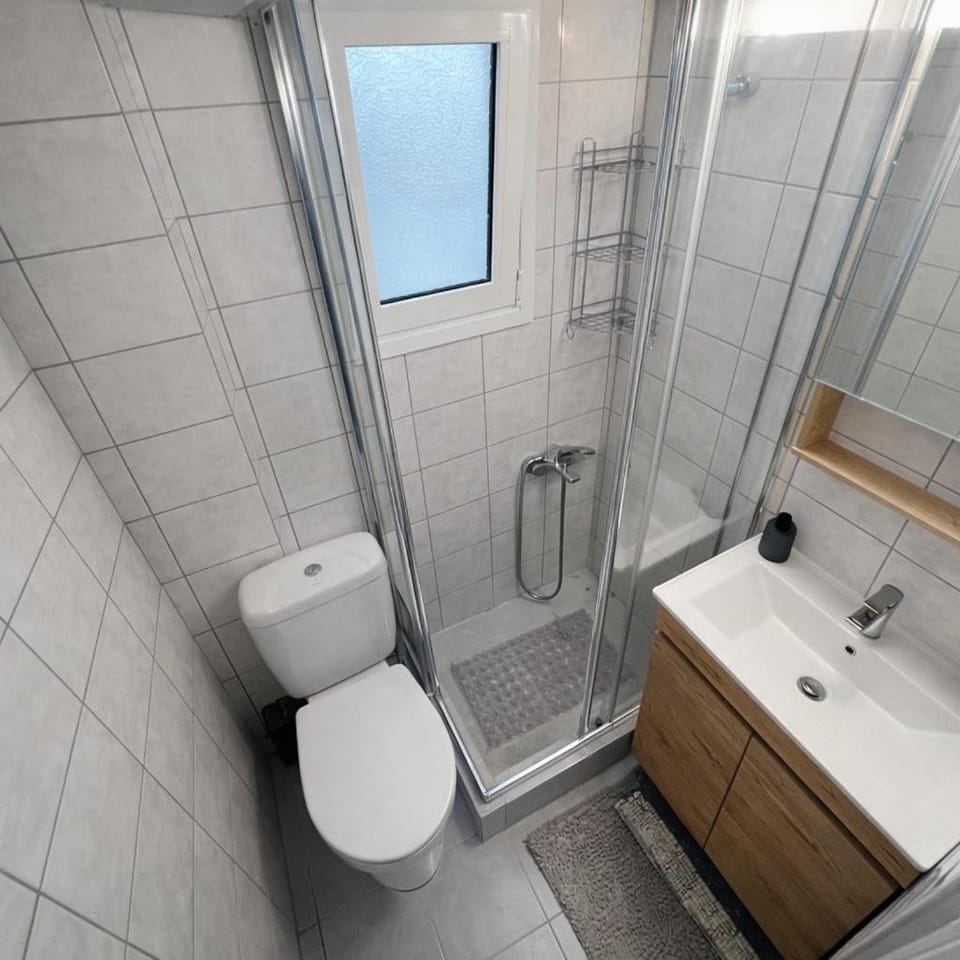 Piraeus Port Steps Away - Ground Floor Apt By ΜΡS Apartment in Pireas