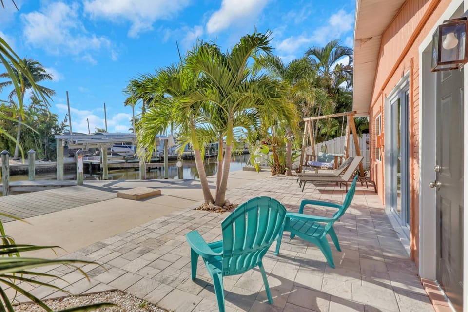 2589 Bayshore Dr House in Matlacha