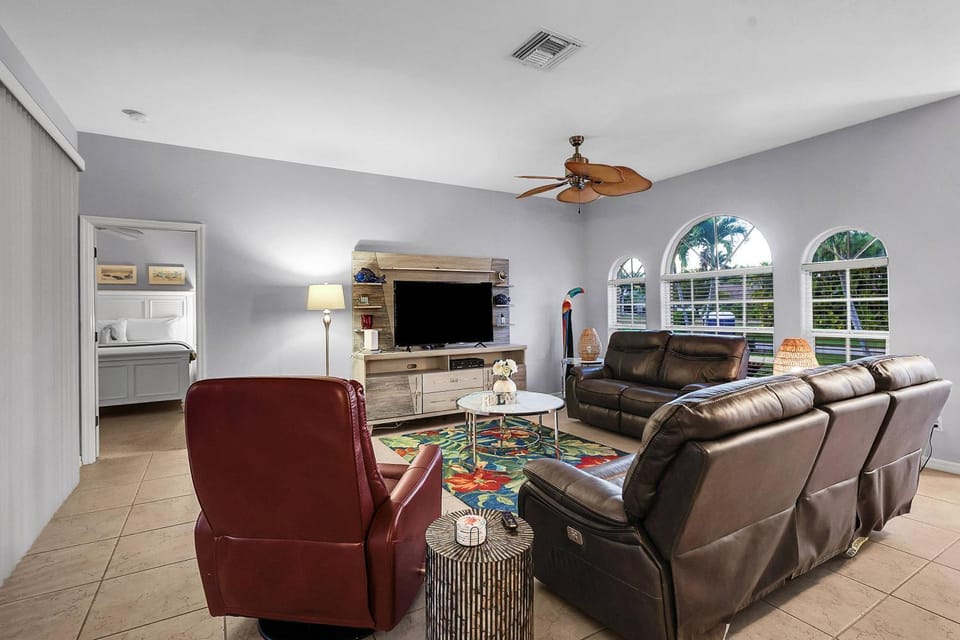 2814 SW 44th Ter House in Cape Coral