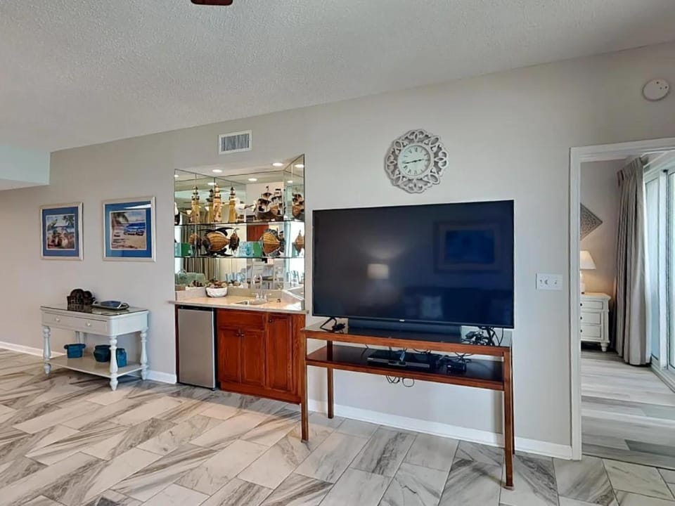 Oceanfront Condo 302 by Sterling Sands Apartment in Destin