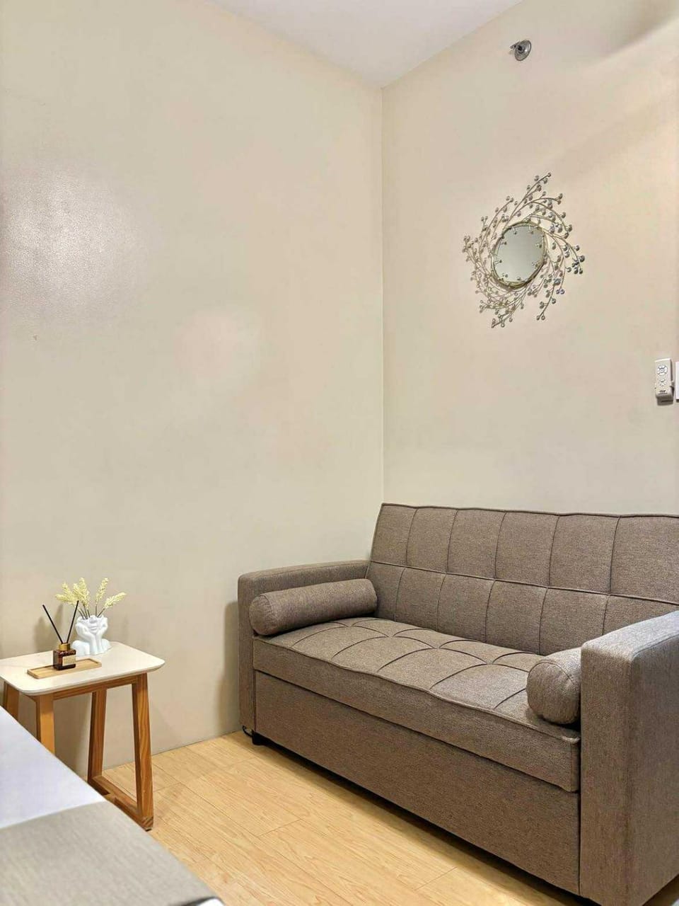 Bed, Living room, Seating area, Bedroom