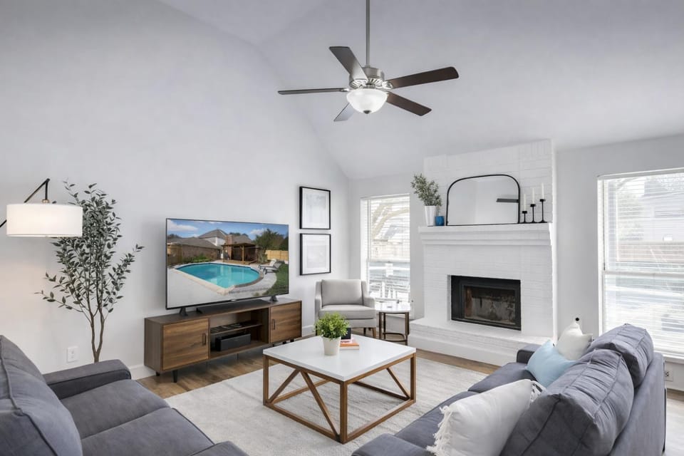 Communal lounge/ TV room, TV and multimedia, Living room, Seating area, Evening entertainment