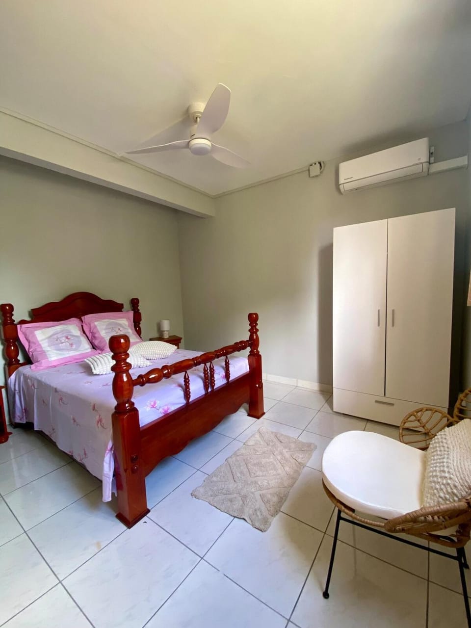 Bed, Photo of the whole room, Bedroom, wardrobe, air conditioner