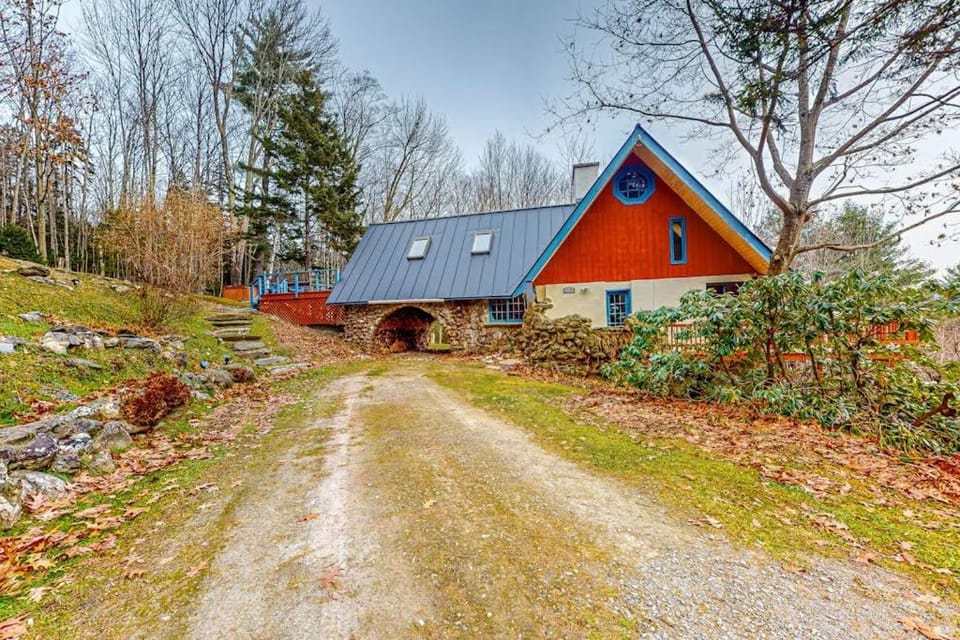 Hawk 1-A Mountain Vista Retreat House in Pittsfield