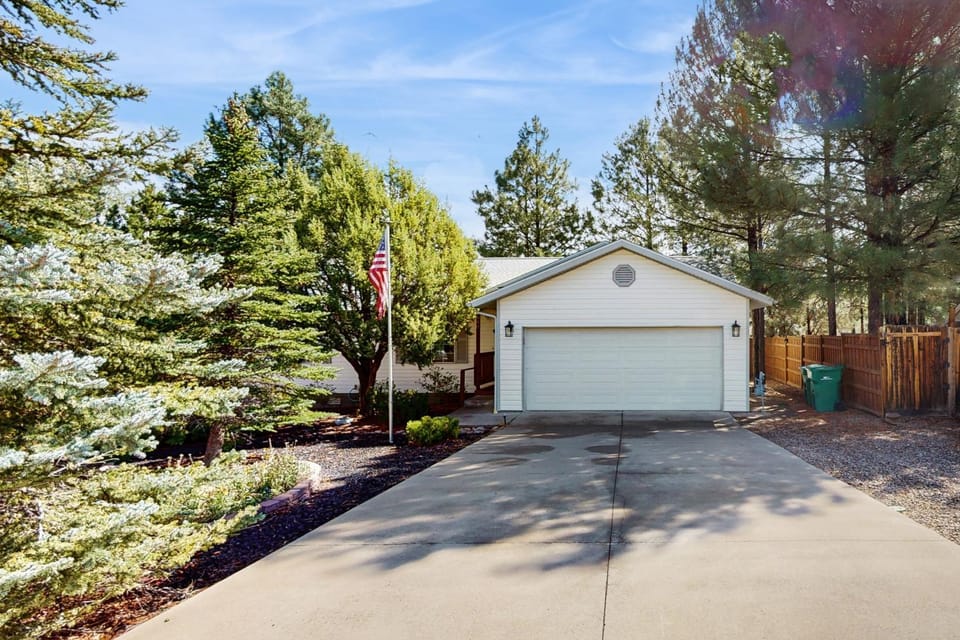 Wandering Pine Retreat House in Show Low