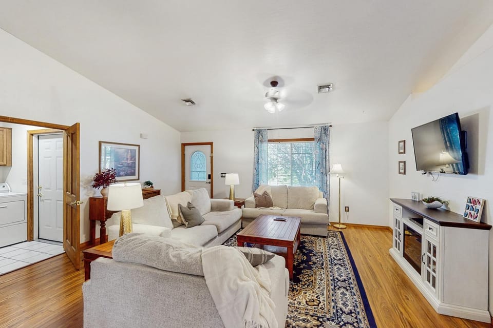 Wandering Pine Retreat House in Show Low