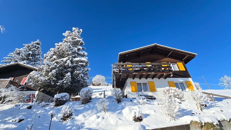 Property building, Day, Natural landscape, Winter, Mountain view