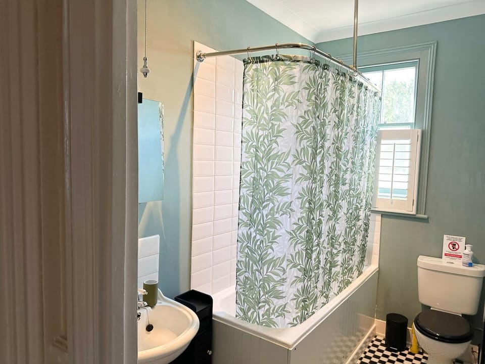 Shower, Toilet, Bathroom, Bath