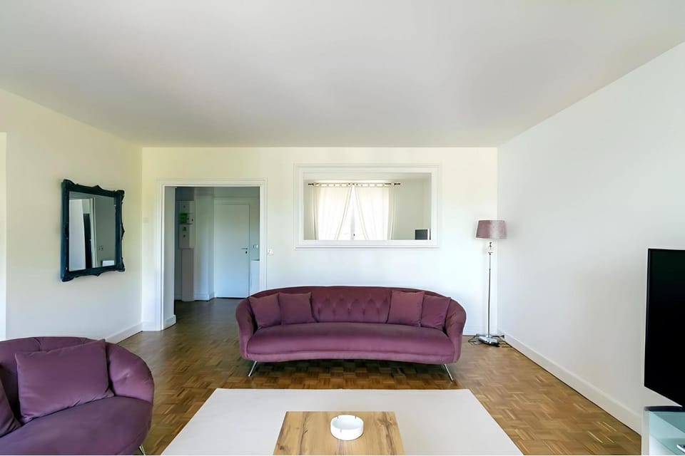 Eiffel Tower Peek View - Big 3BR for 9 Guests Apartment in Paris