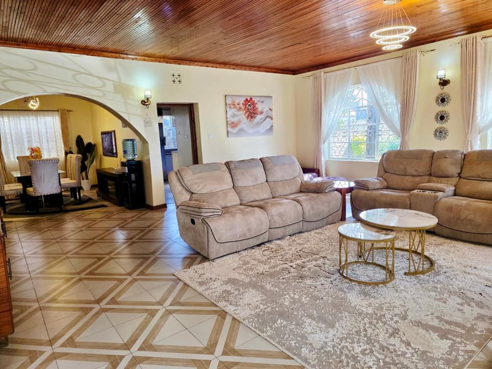 Naivasha 4Bedroom Boma House in Kenya