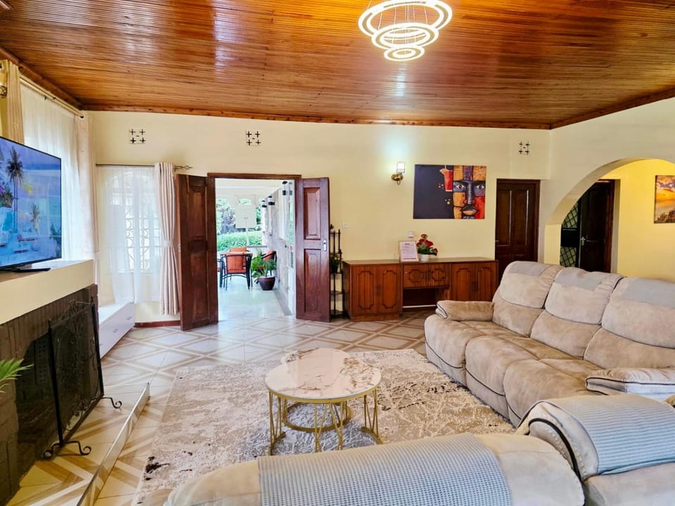 Naivasha 4Bedroom Boma House in Kenya