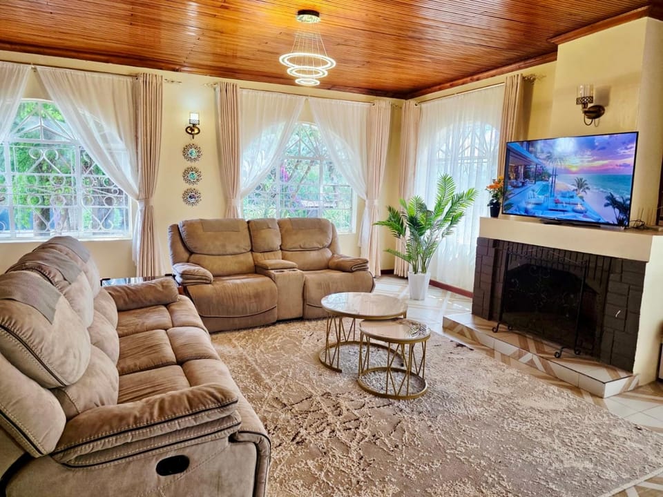 Naivasha 4Bedroom Boma House in Kenya