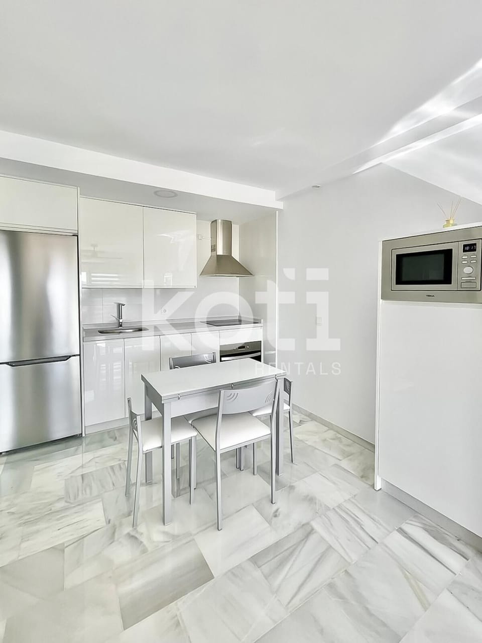 Kitchen or kitchenette, Dining area, microwave, oven, stove